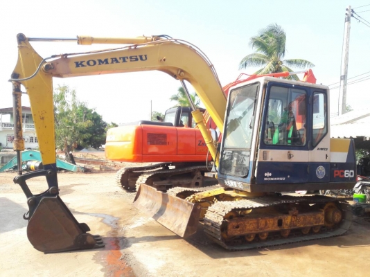 ขายจ้า..KOMATSU PC60-6 เก่านอกแท้  เดิมๆๆมีผานดัน เครื่องปั๊มดี ใช้งานมาน้อย โทร 089-3818694. จ๊อย