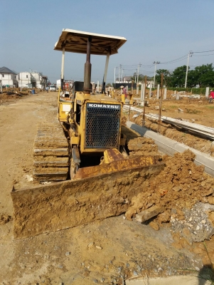 ขายรถแทรคเตอร์ KOMATSU D20P-6 สไลด์ใบมีดได้ 6 ทิศทาง ราคา 250000 ขายรถแทรคเตอร์ KOMATSU D20P-6 สไลด์ใบมีดได้ 6 ทิศทาง ราคา 250000