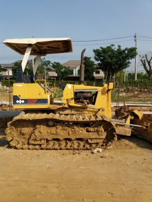 ขายรถแทรคเตอร์ KOMATSU D20P-6 สไลด์ใบมีดได้ 6 ทิศทาง ราคา 250000