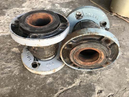 ขายข้อต่อยางกันสะบัด Tozen Japan ขนาด 3นิ้ว สภาพดี คู่ละ 1,000 บาท