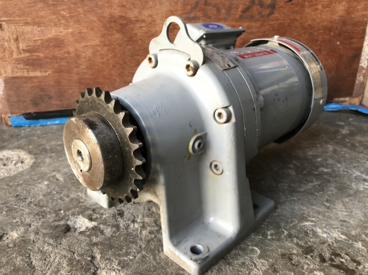ขายมอเตอร์เกียร์ Cycro drive Mitsubishi 1/2HP. 380V อัตราทด 1:43 เพลาออกประมาณ 33รอบต่อนาที สภาพสวยมาก หมุนนิ่ม พร้อมใช้งาน ราคา 3,400 บาท