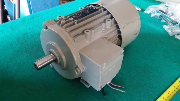 มอเตอร์ซีเมนส์ 3 เฟส 380V 1 แรง 4P 1400rpm