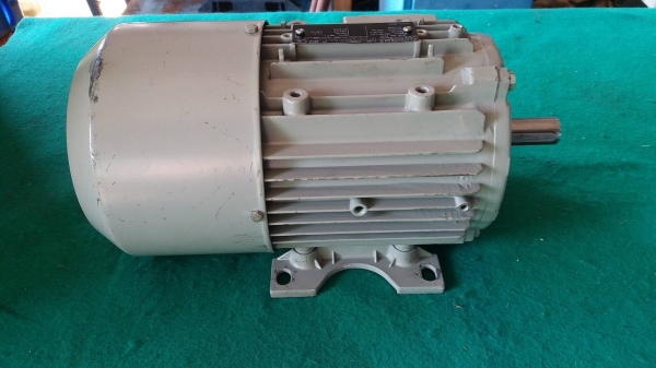 มอเตอร์ซีเมนส์ 3 เฟส 380V 1 แรง 4P 1400rpm