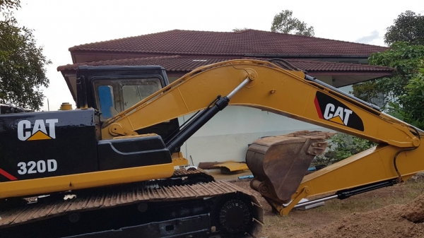 CAT 320B