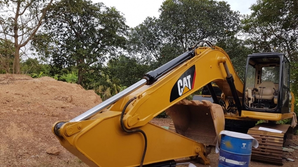 CAT 320B