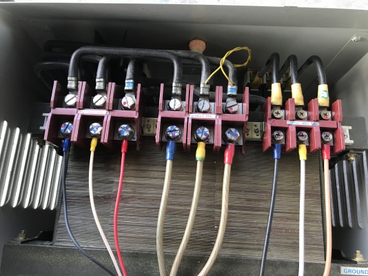 ขายหม้อแปลงไฟฟ้า 50KVA ไฟเข้า 380V ไฟออก 200V แยกออกได้ 2จุด ใช้คุมเครื่องจักรญี่ปุ่น สภาพสวยมาก พร้อมใช้งาน