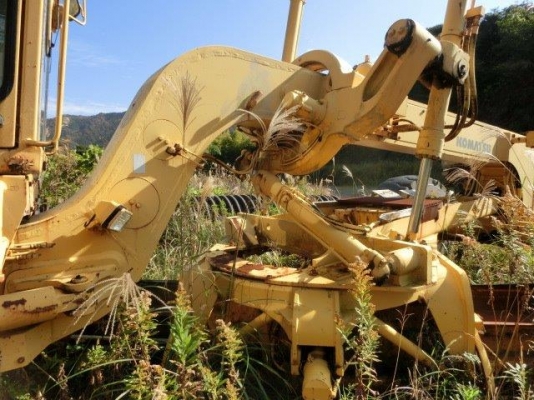 ขายรถ MOTOR GRADER KOMATSU GD825A-2 Year 1993 สภาพสวย สนใจติดต่อ อำพล 090-9694506/ 080-3031241