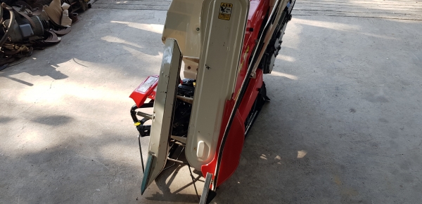 รถเกี่ยวข้าวมัดทิ้ง ได้ครับ id 0819170852 รถเกี่ยวข้าวมัดทิ้ง ได้ครับ id 0819170852