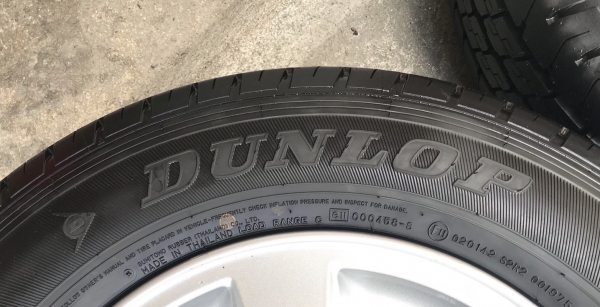 ล้อแม็กป้ายแดง Mitsu Triton ขอบ 15 พร้อมยางป้ายแดง 215-70-15 Dunlop ปี 18 แม็กสวย ตุ่มยางอลัง
