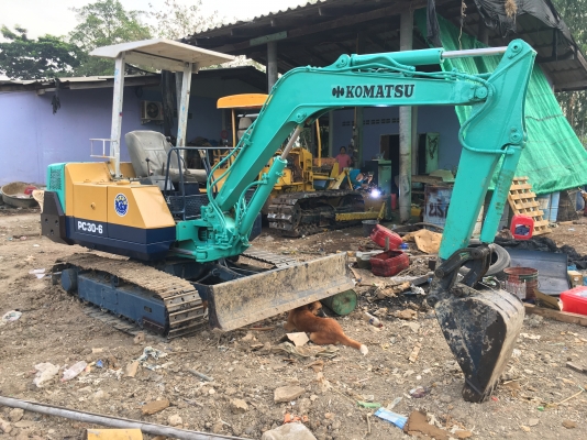 ขายKOMATSU PC30-6 รถสวยพร้อมใช้งาน รถไวและแรงดี ทำงานปกติไม่มีปัญหาใดๆ ช่วงล่างดี ราคาต่อรองได้ โทร0616613023 แพรว ขาย195000 รถอยู่บางเลน นครปฐม