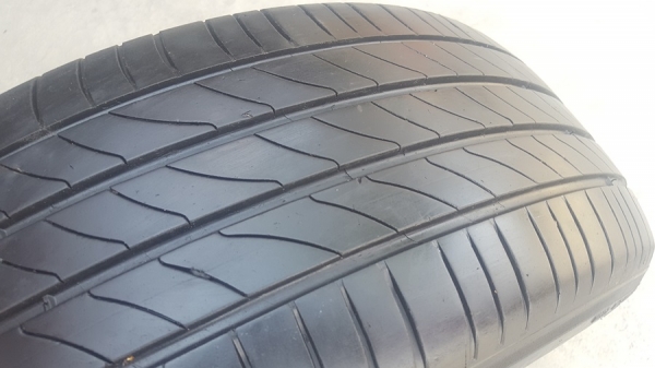 ขายยาง\% 215/60/16 ปี 16 MICHERLIN 3ST 4 เส้น ขายยาง\% 215/60/16 ปี 16 MICHERLIN 3ST 4 เส้น