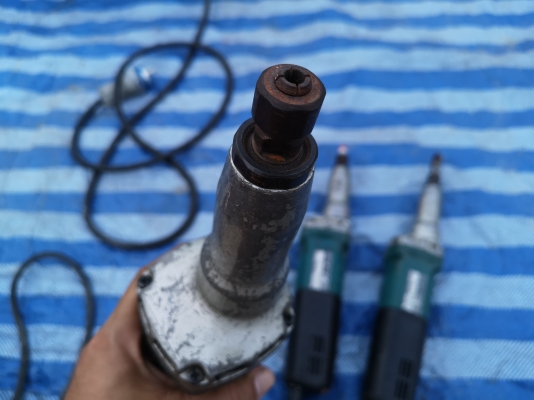 ขายเจียรคอยาว​แกน 8 มิล​ มือ2 ปรับรอบความเร็วได้ ยี่ห้อ​ MAKITA​ .รุ่น​ GD0810 กำลัง​ 750​W