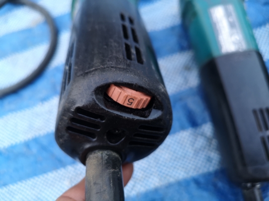 ขายเจียรคอยาวแกน 8 มิล มือ2 ปรับรอบความเร็วได้ ยี่ห้อ MAKITA .รุ่น GD0810 กำลัง 750W ขายเจียรคอยาวแกน 8 มิล มือ2 ปรับรอบความเร็วได้ ยี่ห้อ MAKITA .รุ่น GD0810 กำลัง 750W