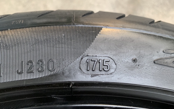 ล้ออะไหล่ ล้อแม็ก Lenso ขอบ 18 พร้อมยาง 235-40-18 Pirelli ปี 15 แม็กไม่ดุ้ง ไม่คด ดอกยางหนาปึก