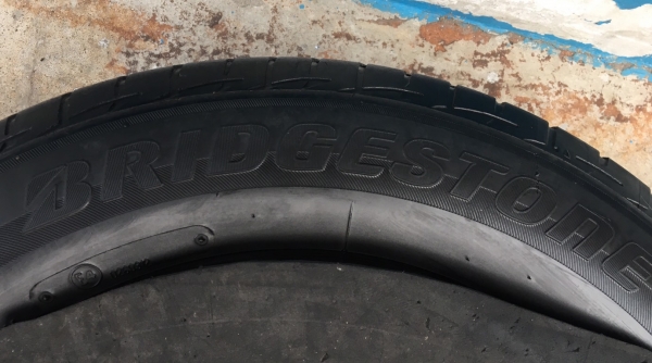 ยาง Bridgestone 195-65-15 ปี 16 ดอกยางหนาปึกทุกเส้น