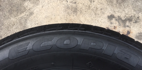 ยาง Bridgestone 195-65-15 ปี 16 ดอกยางหนาปึกทุกเส้น