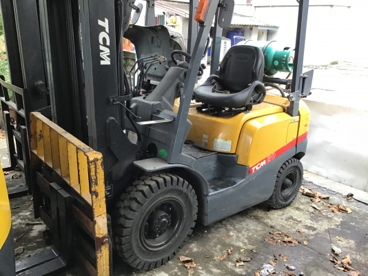 ขายโฟล์คลิฟท์  TCM 2ตัน  เครื่องยนต์เบนซิน แก๊ซLPG 2ระบบ สไลด์ชิน เกียร์ออโต้ เสายกสูงสุด3เมตร สภาพพร้อมใช้ ยางตันใหม่4เส้น นำเข้าจากญี่ปุ่น