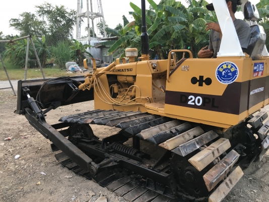 ขายรถแทร็กเตอร์D2-6PL รถสวย พร้อมใช้งาน เครื่องดี ช่วงล่างดี โซ่บรูทดีไม่มีแตก ใบแทร็กสวยทุกใบ รถอยู่บางเลน นครปฐมขาย 250000 ราคาต่อรองได้ โทร0616613023แพรว