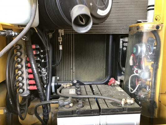 ขาย KOMATSU PC130-8 สภาพสวยๆ พร้อมใช้งาน 4800 ชั่วโมง(PM7000ชม) ชมรถได้ทุกวัน สนใจติดต่อ 081-4283210