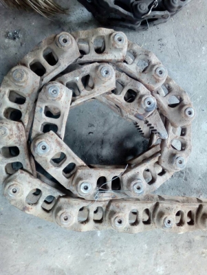 ขายโซ่ D-4-H บู้ชน้ำมัน ตรา CAT 44 ข้อ เก่านอก ลานประมูล ขายไม่แพงครับ