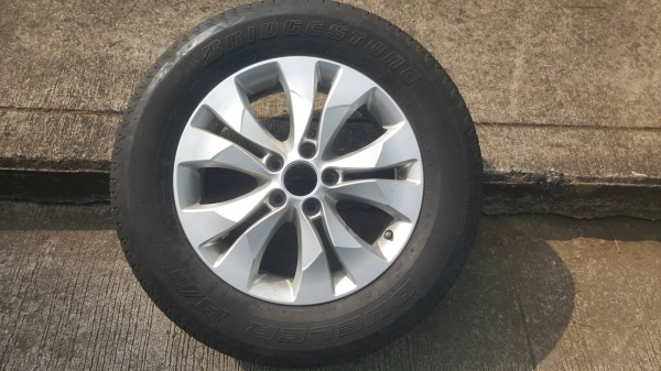 ขายยาง+แม๋็กซ์ใหม่ บริสโตนขนาด 225/65R17 ยังไม่ผ่านการใช้งาน ยางปลายปี 13