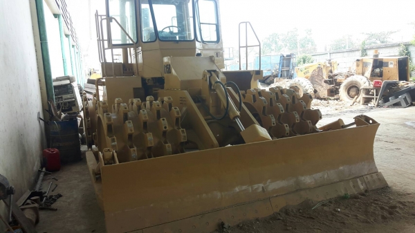 ขาย รถบดเขื่อน CAT 815B