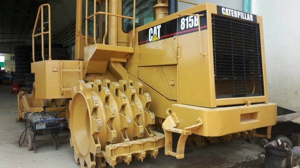 ขาย รถบดเขื่อน CAT 815B ขาย รถบดเขื่อน CAT 815B