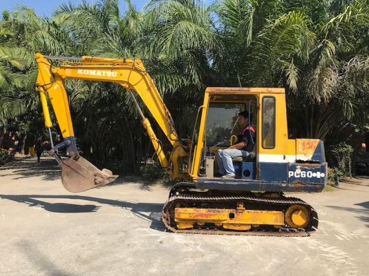 ขายแบคโฮ KOMATSU PC60-5(ปั้มนิ้ว) ครบๆ สวยเดิมจากญี่ปุ่น ทำงานสมบูรณ์ทุกระบบ รับรองไม่ผิดหวัง 385,000 เท่านั้น!!