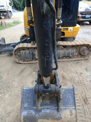 ขายรถแบคโฮ JCB ไมล์ 1000 ชม.ราคา 450000 ขายรถแบคโฮ JCB ไมล์ 1000 ชม.ราคา 450000