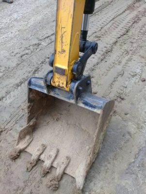 ขายรถแบคโฮ JCB ไมล์ 1000 ชม.ราคา 450000 ขายรถแบคโฮ JCB ไมล์ 1000 ชม.ราคา 450000