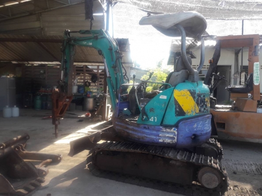 ขายรถขุด KOMATSU PC30FR-1  เครื่องKomatsu เครื่องยนต์3D82 ขนาด 3 สูบ  คอนโทรลน้ำมัน ปั้มนิ้ว แทรคเหล็ก  ใบมีด มีหลังคา รถเก่าบริษัท สภาพพร้อมใช้งาน  รถขายตามสภาพ (มีลายเจาะ ขายพร้อมหัวกระแทกและบุ้งกี๋)
