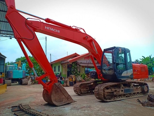 ขายจ้า..HITACHI  ZX200-1  เก่าในสภาพดี   เครื่องปั๊มสวย  ใช้งานมา 10,xxx  ชั่วโมง..เอกสารเล่มทะเบียน  โทร 089-3818694  จ๊อย