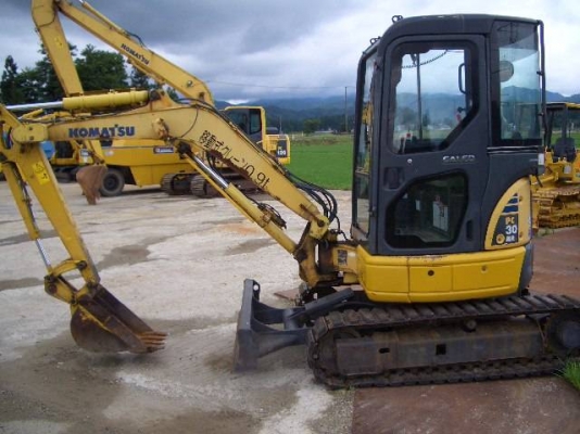ขาย KOMATSU PC 30MR-2 นำเข้าจากญี่ปุ่นโดยตรง ชั่วโมงทำงานน้อย พร้อมตู้เก๋งสวยๆ โทร.090-986-2521 อ๊อบ