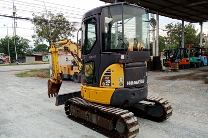 ขาย KOMATSU PC 30MR-2 นำเข้าจากญี่ปุ่นโดยตรง ชั่วโมงทำงานน้อย พร้อมตู้เก๋งสวยๆ โทร.090-986-2521 อ๊อบ