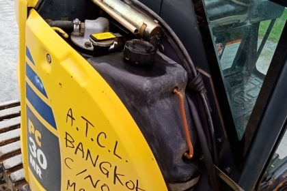 ขาย KOMATSU PC 30MR-2 นำเข้าจากญี่ปุ่นโดยตรง ชั่วโมงทำงานน้อย พร้อมตู้เก๋งสวยๆ โทร.090-986-2521 อ๊อบ