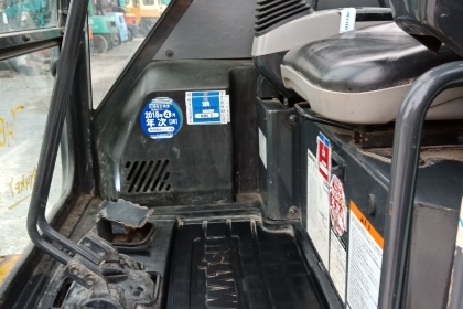 ขาย KOMATSU PC 30MR-2 นำเข้าจากญี่ปุ่นโดยตรง ชั่วโมงทำงานน้อย พร้อมตู้เก๋งสวยๆ โทร.090-986-2521 อ๊อบ