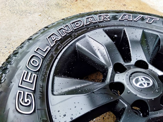 ล้อแม็กรีโว่ ขอบ17 6รู139.7 พร้อมยางโยโกฮาม่า AT 265/65R17 ปี17 ชุด4ล้อ