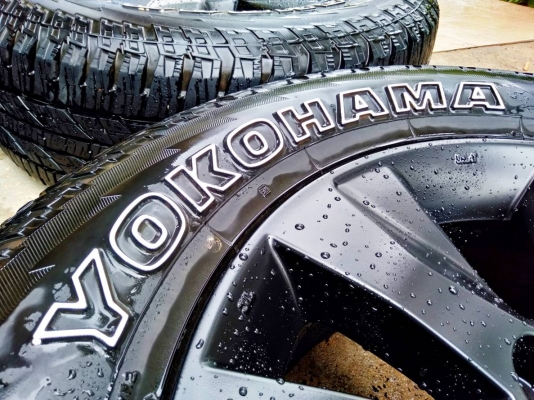 ล้อแม็กรีโว่ ขอบ17 6รู139.7 พร้อมยางโยโกฮาม่า AT 265/65R17 ปี17 ชุด4ล้อ