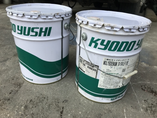 ขายจารบีเกรดคุณภาพสูง Kyodo yushi เนื้อขาว made in Japan ใช้ในงานอุตสาหกรรมประกอบรถยนต์ ของใหม่ ราคาถังละ 1,800 บาท มี 2ถังครับ