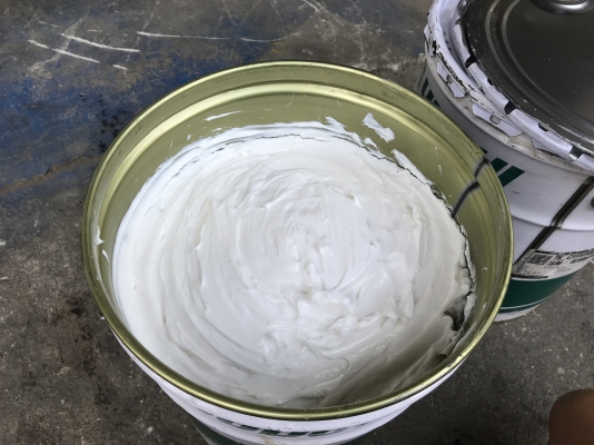 ขายจารบีเกรดคุณภาพสูง Kyodo yushi เนื้อขาว made in Japan ใช้ในงานอุตสาหกรรมประกอบรถยนต์ ของใหม่ ราคาถังละ 1,800 บาท มี 2ถังครับ