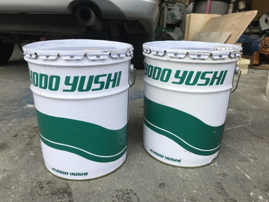 ขายจารบีเกรดคุณภาพสูง Kyodo yushi เนื้อขาว made in Japan ใช้ในงานอุตสาหกรรมประกอบรถยนต์ ของใหม่ ราคาถังละ 1,800 บาท มี 2ถังครับ