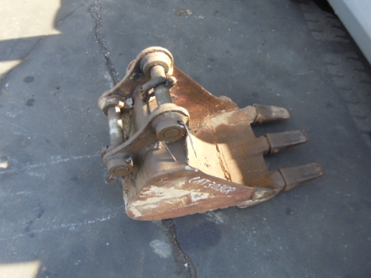 ขายรถแบคโฮ CATERPILLAR 303 (มีหัวแย็กปูน พร้อมบุ้งกี๋)