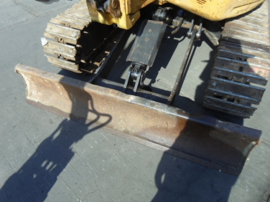 ขายรถแบคโฮ CATERPILLAR 303 (มีหัวแย็กปูน พร้อมบุ้งกี๋) ขายรถแบคโฮ CATERPILLAR 303 (มีหัวแย็กปูน พร้อมบุ้งกี๋)