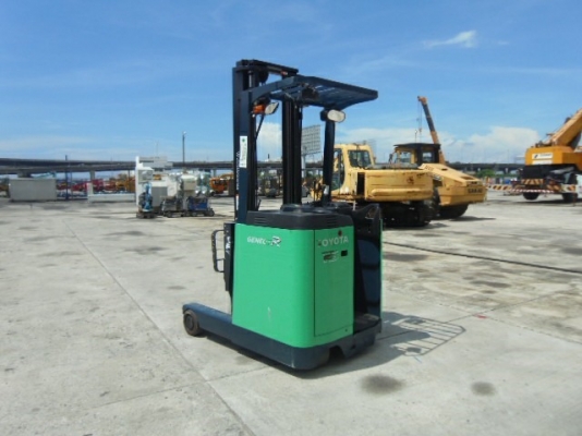 รถยกไฟฟ้ายืนขับ โตโยต้ารุ่น 7 น้ำหนักยก 1.5 ตัน เสาสูง 4 เมตร รถนอกนำเข้า