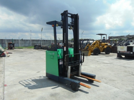 รถยกไฟฟ้ายืนขับ โตโยต้ารุ่น 7 น้ำหนักยก 1.5 ตัน เสาสูง 4 เมตร รถนอกนำเข้า