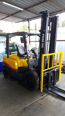 ขายรถยกTCM 3ตัน เกียร์ออโต้ เสาสูง 4เมตร มีอุปกรณ์ พิเศษไซด์ชิฟ (รถนอก ) ด่วน