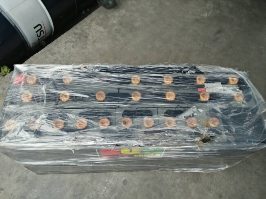 แบตเตอรี่่่่่่รถยกไฟฟ้า 48 โวลล์ 300 แอมป์  มือสองใช้งานมาแค่ 4 เดือน สภาพเทียบเท่าแบตใหม่