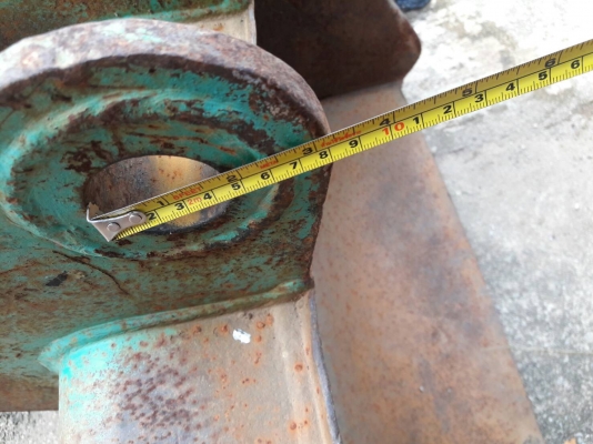 ขายบุ้งกี๋รถสำหรับขุดขนาด 40-50-60   รูสลัก 45 มิล ซอกแขน 15.5 ซม.  ปากบุ้งกี๋ 79 ซม. สินค้าเก่านอก ยังไม่เคยใช้งานในไทย