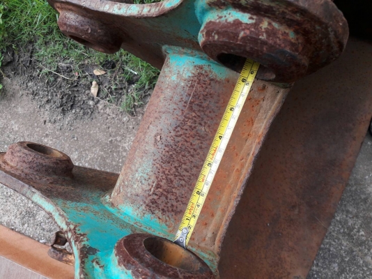 ขายบุ้งกี๋รถสำหรับขุดขนาด 40-50-60   รูสลัก 45 มิล ซอกแขน 15.5 ซม.  ปากบุ้งกี๋ 79 ซม. สินค้าเก่านอก ยังไม่เคยใช้งานในไทย