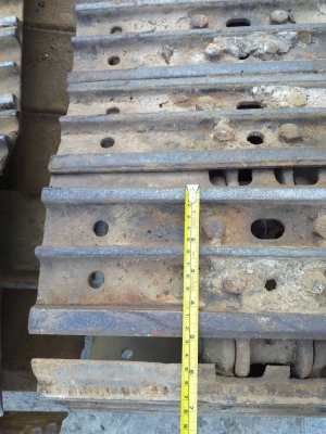 ขายโซ่เหล็ก รถขุด Kobelco SK50 สินค้าเก่านอก ขนาดโซ่ 400x14.2x38 ใบ เหมาะสำหรับรถขุดขนาด 40/50/55 เช่น SK40,SK50/PC50U1,2/PC40/5,6,7 หรือYanmar B5,B6 ฯลฯ ขายโซ่เหล็ก รถขุด Kobelco SK50 สินค้าเก่านอก ขนาดโซ่ 400x14.2x38 ใบ เหมาะสำหรับรถขุดขนาด 40/50/55 เช่น SK40,SK50/PC50U1,2/PC40/5,6,7 หรือYanmar B5,B6 ฯลฯ